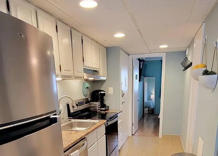 Apartment Boardwalk With Ocean View Balcony & Pool