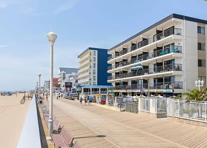 Apartment Boardwalk With Ocean View Balcony & Pool