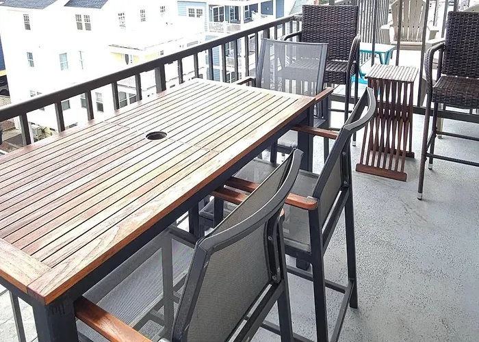 Apartment Boardwalk With Ocean View Balcony & Pool *