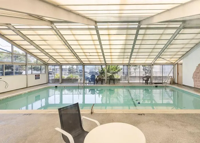 Boardwalk With Ocean View Balcony & Pool Apartment Ocean City